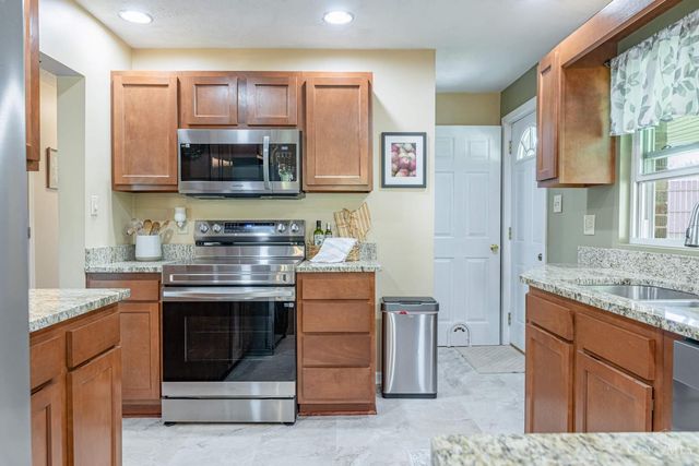 7057 Howard Rd, Franklin Twp, OH 45005