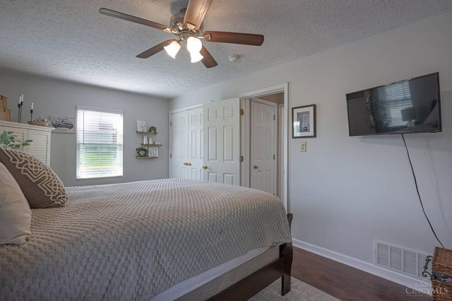 7057 Howard Rd, Franklin Twp, OH 45005