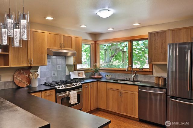19424 SR 525, Freeland, WA 98249