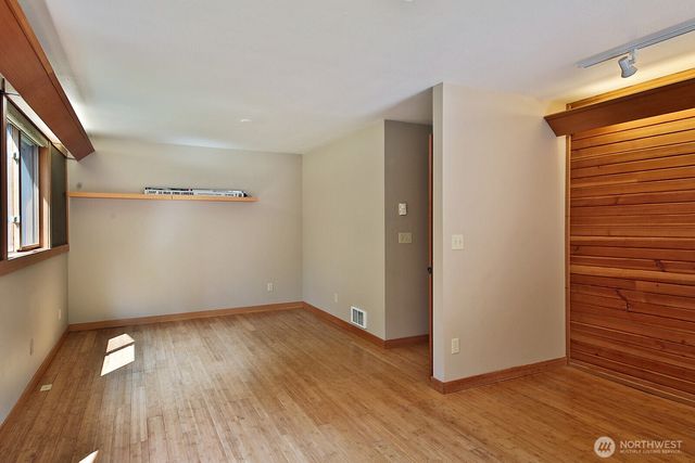 19424 SR 525, Freeland, WA 98249