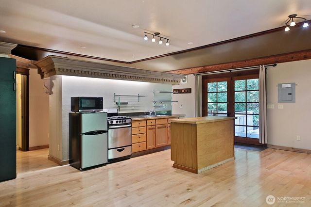 19424 SR 525, Freeland, WA 98249