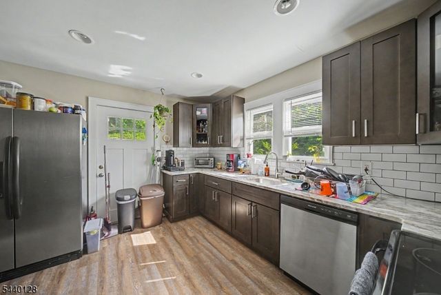 29 Hillside Ter, Newton Town, NJ 07860