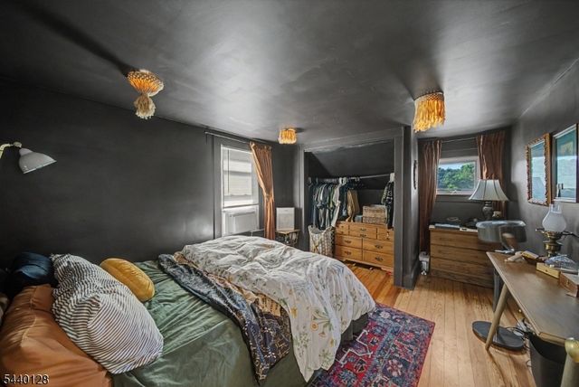 29 Hillside Ter, Newton Town, NJ 07860