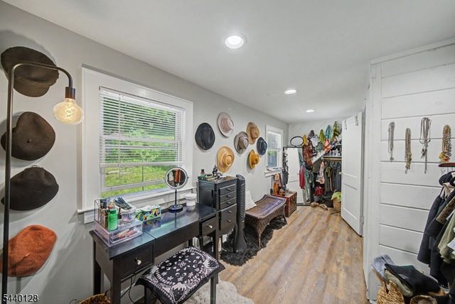 29 Hillside Ter, Newton Town, NJ 07860