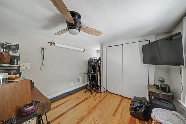 29 Hillside Ter, Newton Town, NJ 07860