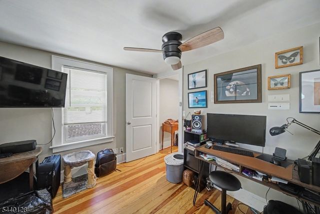 29 Hillside Ter, Newton Town, NJ 07860
