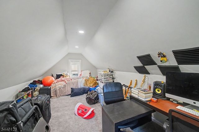 29 Hillside Ter, Newton Town, NJ 07860