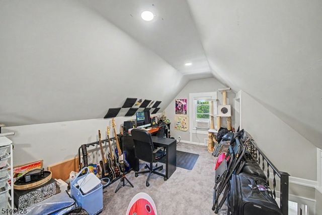 29 Hillside Ter, Newton Town, NJ 07860
