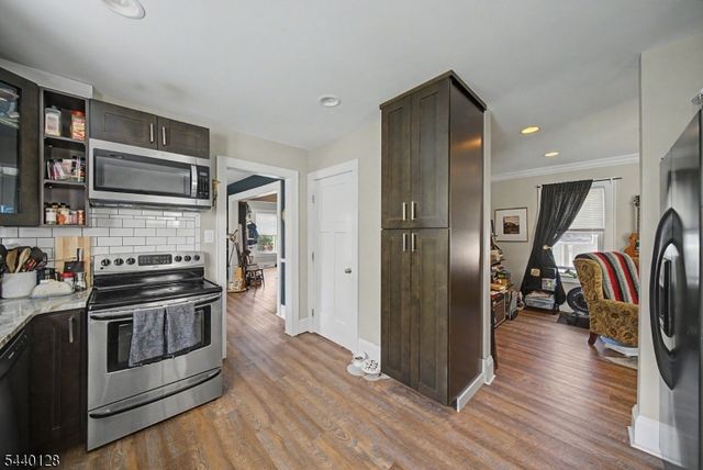 29 Hillside Ter, Newton Town, NJ 07860