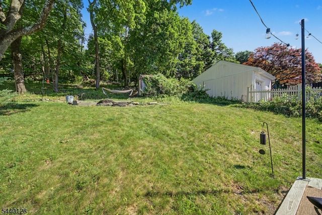29 Hillside Ter, Newton Town, NJ 07860