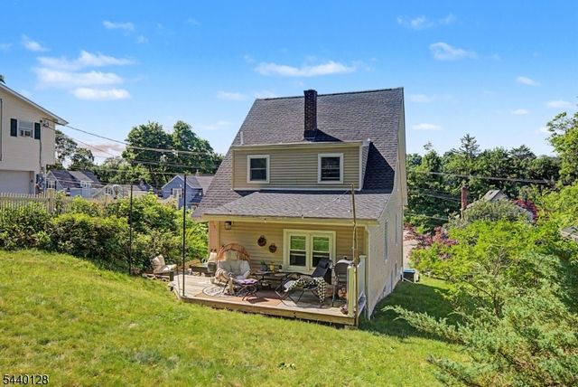29 Hillside Ter, Newton Town, NJ 07860