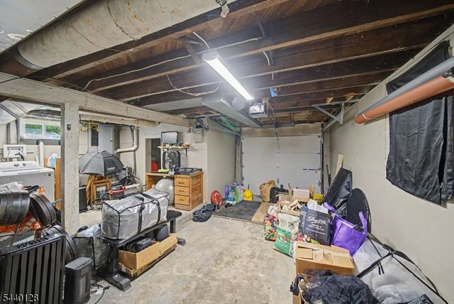 29 Hillside Ter, Newton Town, NJ 07860