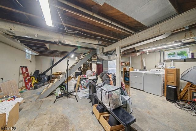 29 Hillside Ter, Newton Town, NJ 07860