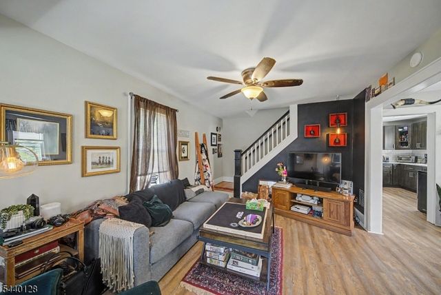 29 Hillside Ter, Newton Town, NJ 07860