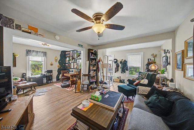 29 Hillside Ter, Newton Town, NJ 07860