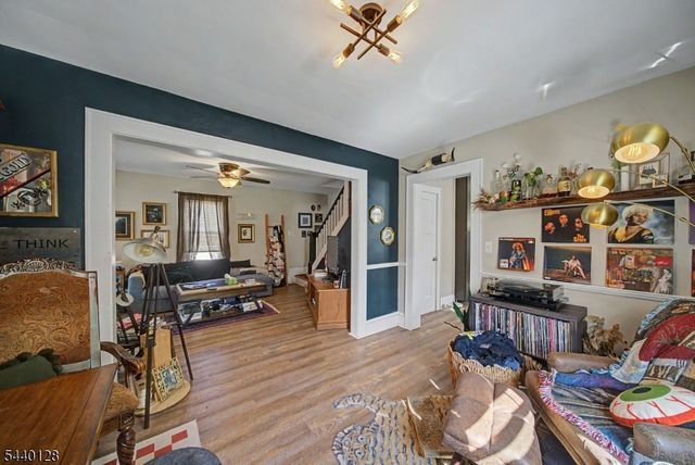 29 Hillside Ter, Newton Town, NJ 07860