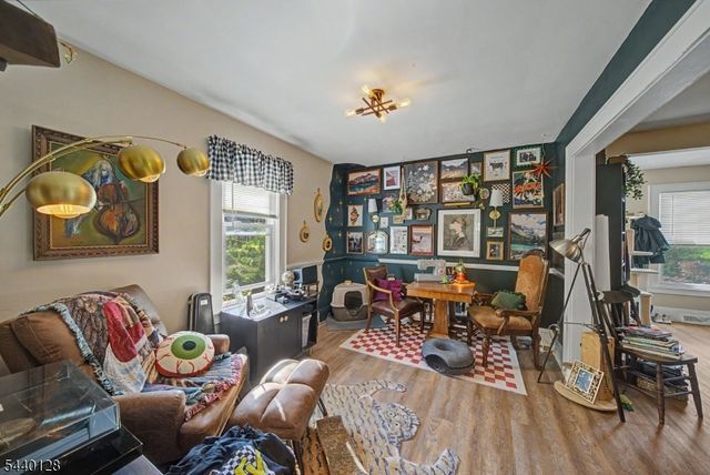 29 Hillside Ter, Newton Town, NJ 07860
