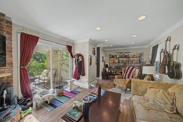 29 Hillside Ter, Newton Town, NJ 07860