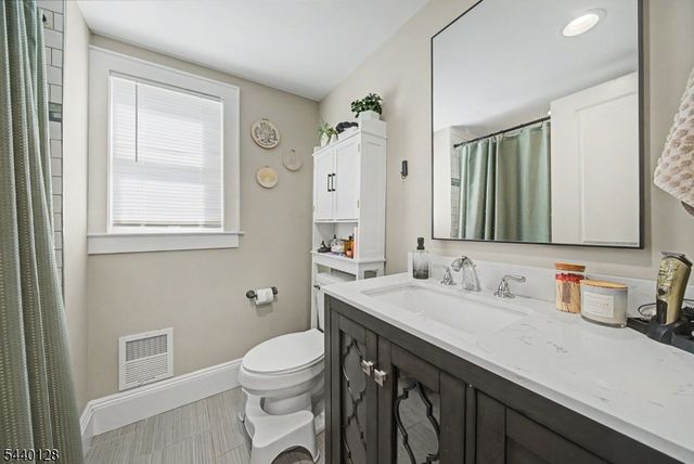 29 Hillside Ter, Newton Town, NJ 07860