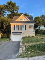 29 Hillside Ter, Newton Town, NJ 07860