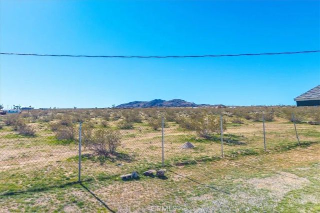 670 Ducor Avenue, Landers, CA 92285
