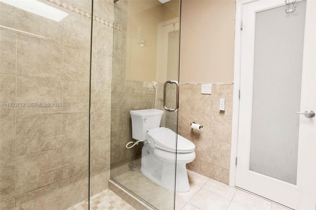 3074 S Oakland Forest Dr 702, Oakland Park, FL 33309