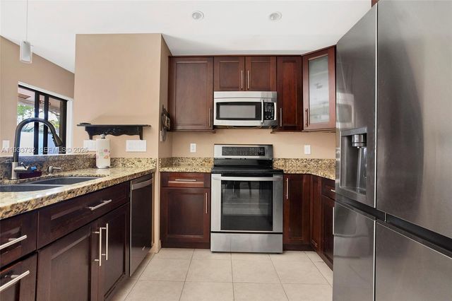 3074 S Oakland Forest Dr 702, Oakland Park, FL 33309