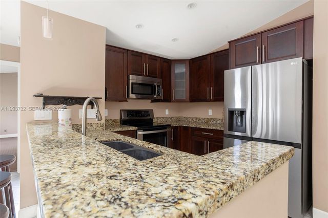 3074 S Oakland Forest Dr 702, Oakland Park, FL 33309