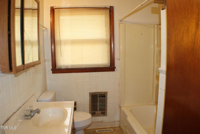 3988 Memorial Boulevard, Kingsport, TN 37664