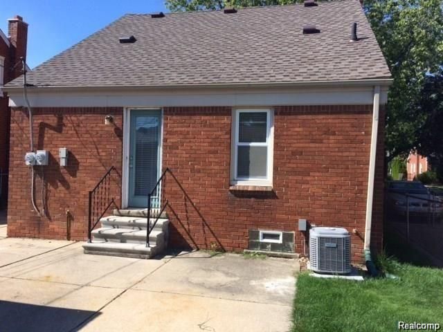 9873 Carter Avenue, Allen Park, MI 48101