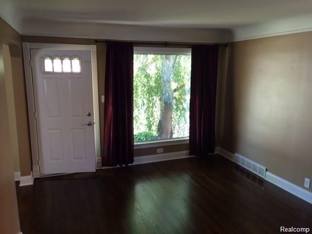 9873 Carter Avenue, Allen Park, MI 48101