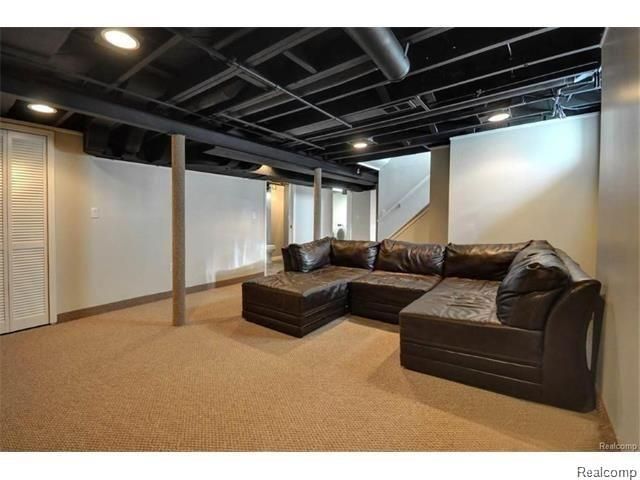 9873 Carter Avenue, Allen Park, MI 48101