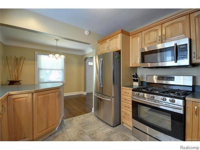 9873 Carter Avenue, Allen Park, MI 48101