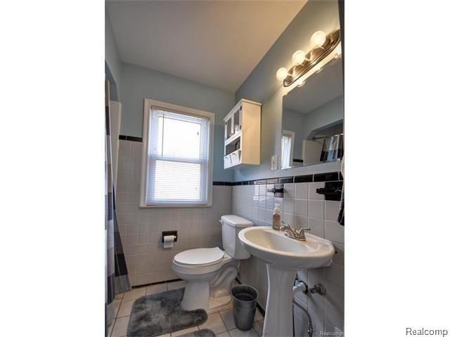 9873 Carter Avenue, Allen Park, MI 48101