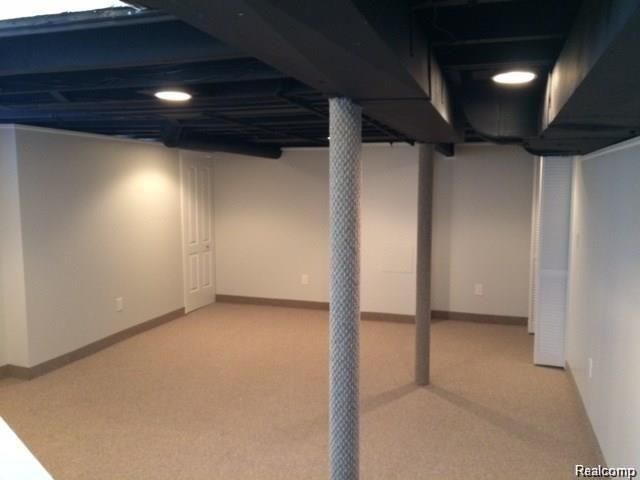 9873 Carter Avenue, Allen Park, MI 48101