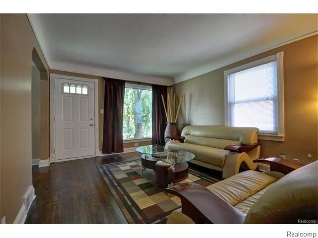 9873 Carter Avenue, Allen Park, MI 48101