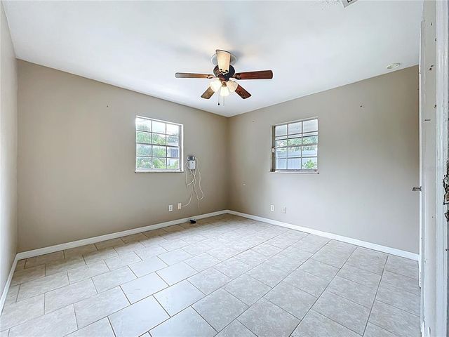 919 S LAKE AVENUE, Groveland, FL 34736