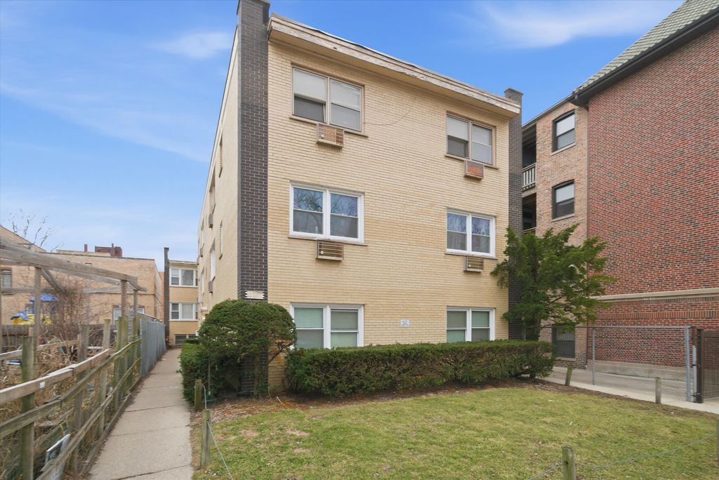 6921 N Ashland Boulevard 3A, Chicago, IL 60626