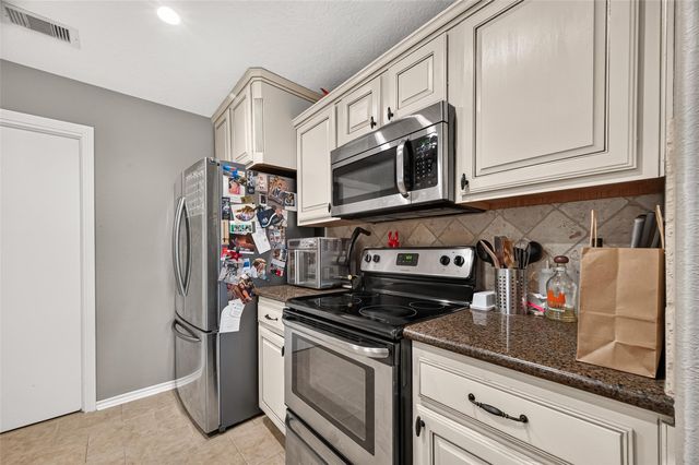 720 Springwood Drive, Conroe, TX 77385