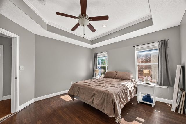 720 Springwood Drive, Conroe, TX 77385