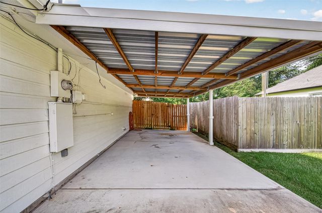 720 Springwood Drive, Conroe, TX 77385