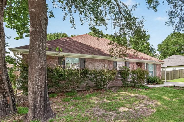 720 Springwood Drive, Conroe, TX 77385