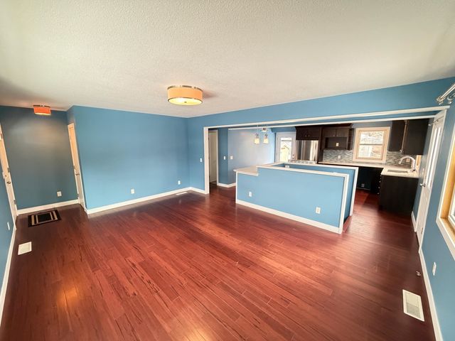 600 12th St NW, Minot, ND 58703