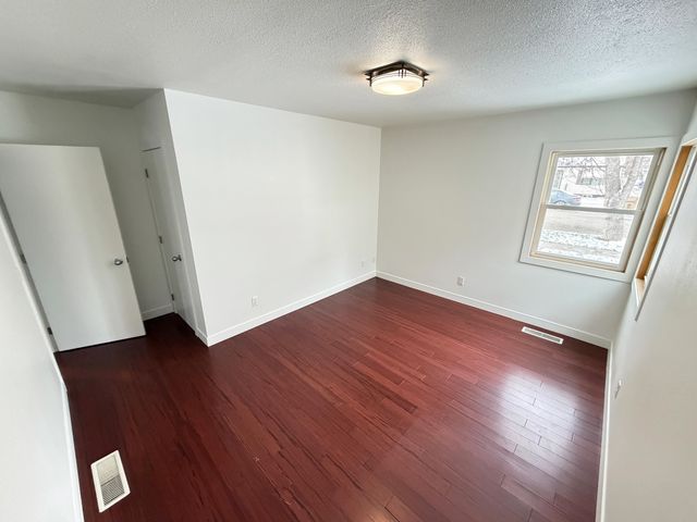 600 12th St NW, Minot, ND 58703