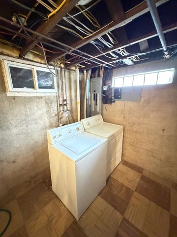 600 12th St NW, Minot, ND 58703