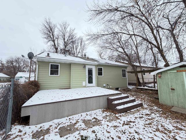 600 12th St NW, Minot, ND 58703