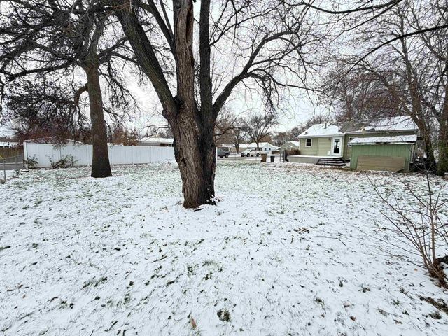 600 12th St NW, Minot, ND 58703