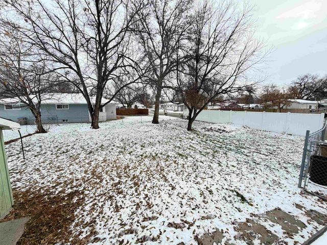 600 12th St NW, Minot, ND 58703