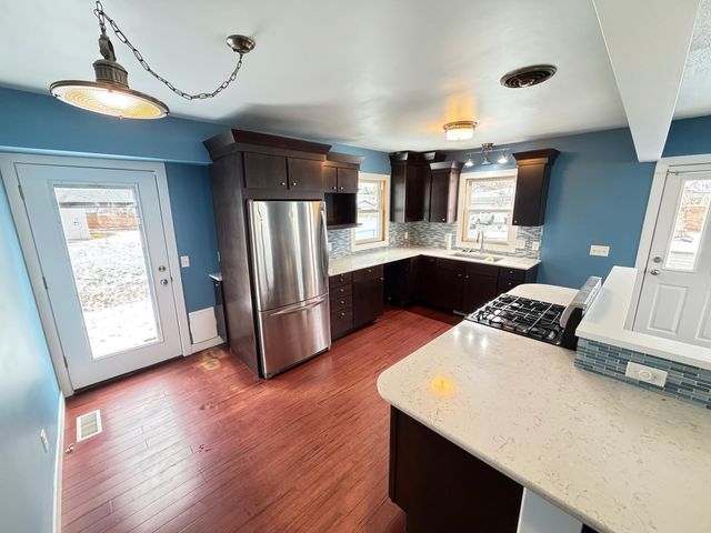 600 12th St NW, Minot, ND 58703