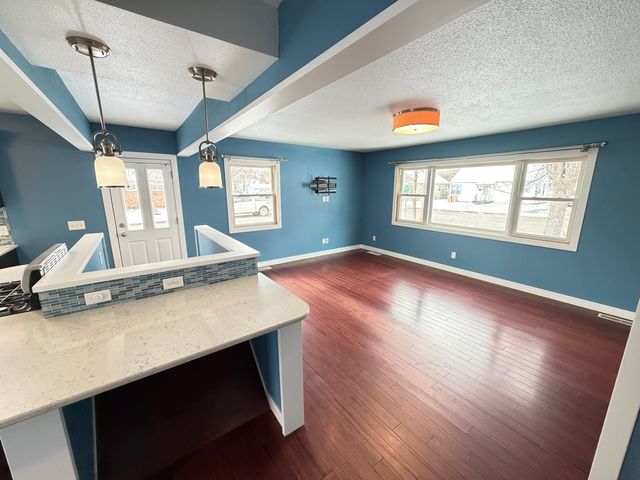 600 12th St NW, Minot, ND 58703